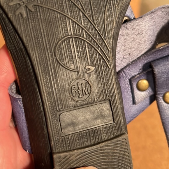 Sandals - Picture 7 of 8